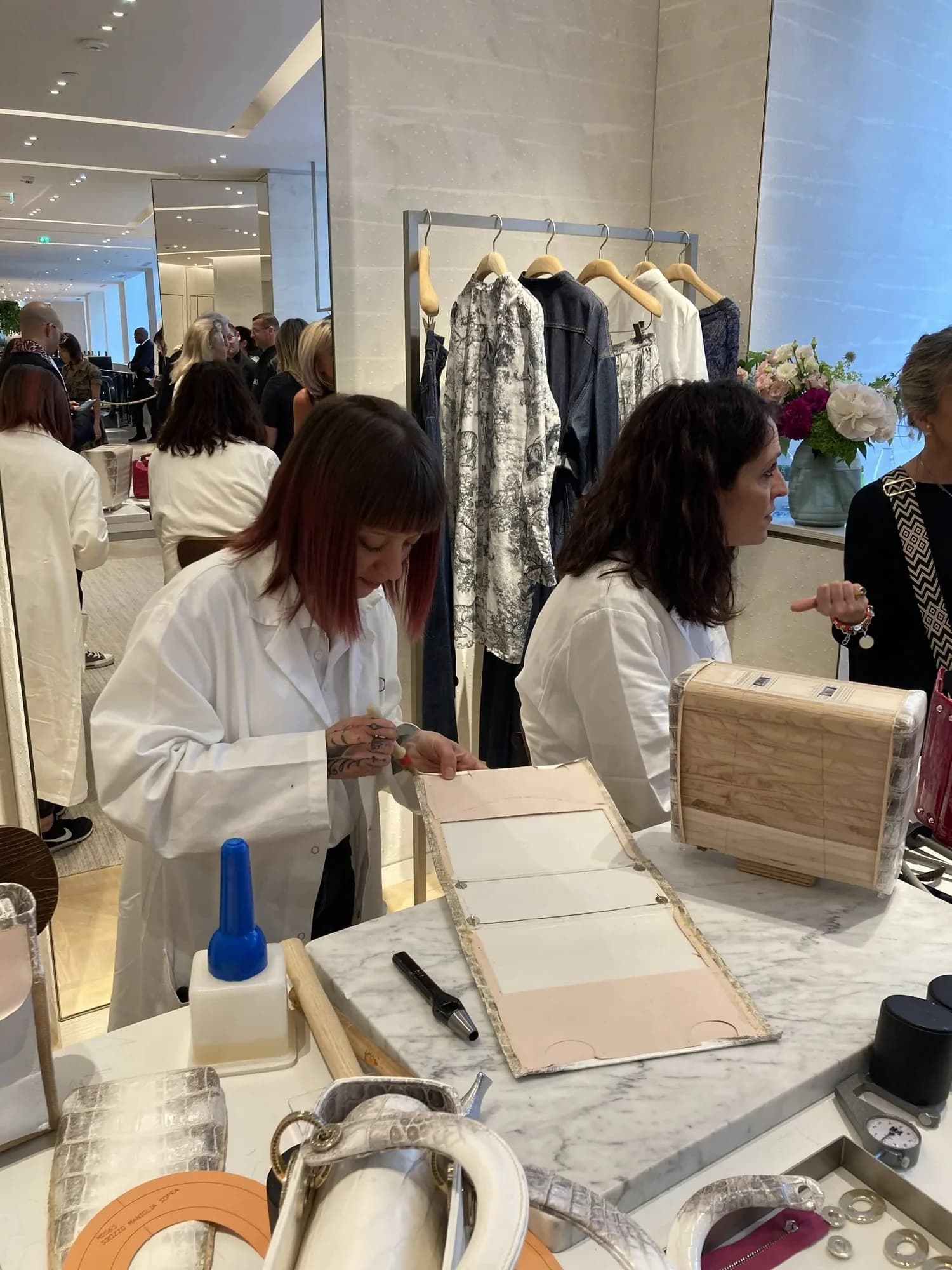Atelier mode et prêt-à-porter Dior accompagné en interprétation