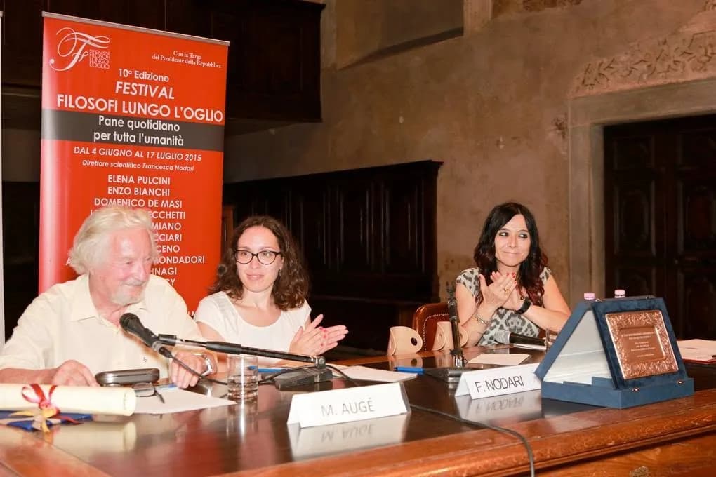 Remise de prix à Marc Augé avec interprétation au festival Filosofi